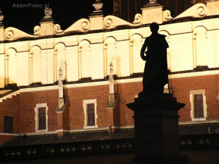 Kraków. Pomnik Adam Mickiewicza na Rynku Głównym