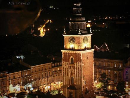Kraków. Wieża Ratuszowa widziana z okien Wieży Mariackiej